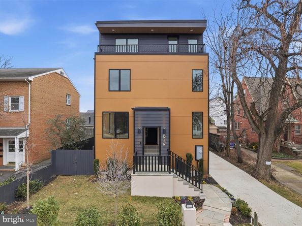 818 N Edgewood Street, Arlington VA 22201