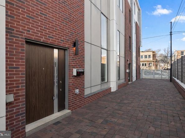 869 Corinthian Avenue 3, Philadelphia PA 19130