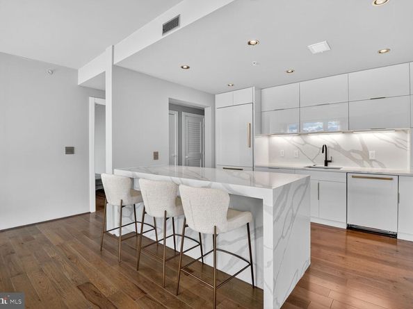 8220 Crestwood Heights Drive 712, Mclean VA 22102