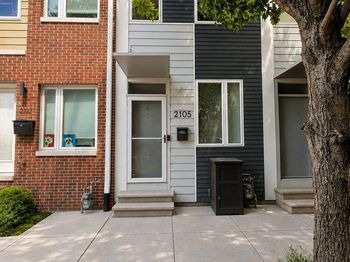 2105 E Hagert Street