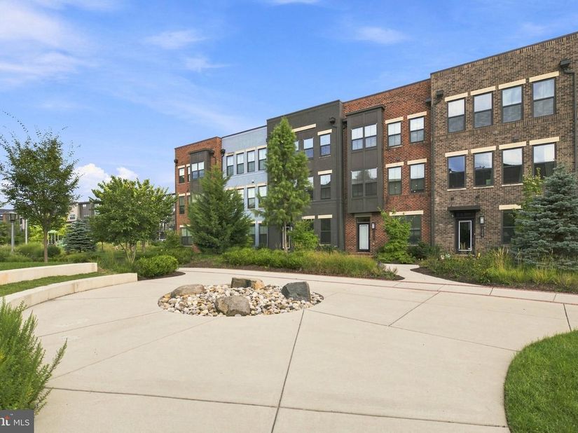 13041 Hattontown Square, Herndon VA 20171