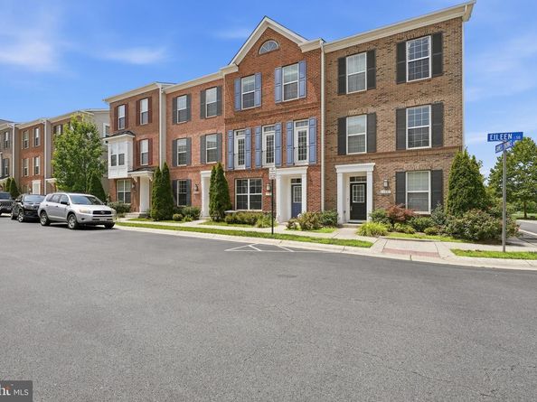22883 Eileen Square, Sterling VA 20166