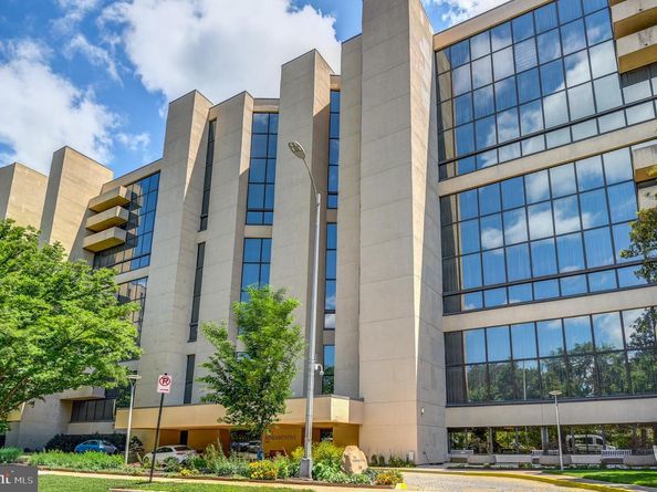 1101 S Arlington Ridge Road S 208, Arlington VA 22202