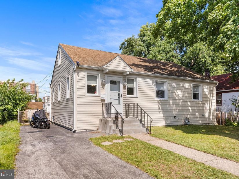 220 Norwood Avenue, Holmes PA 19043