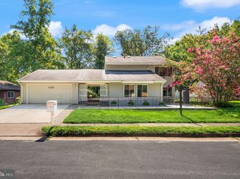 120 E Meadowland Lane E
