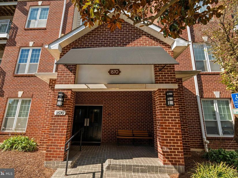 1570 Spring Gate Drive 7203, Mclean VA 22102