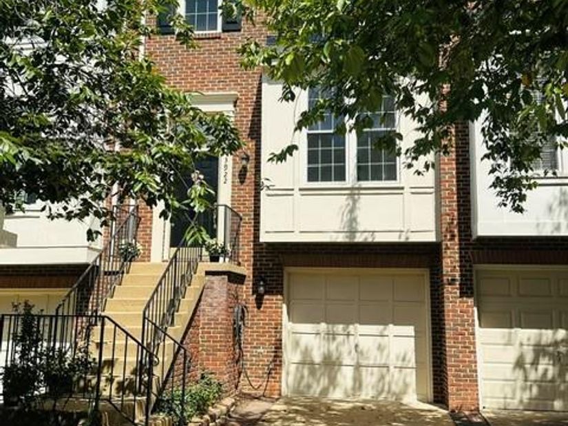 3922 Charles Avenue, Alexandria VA 22305