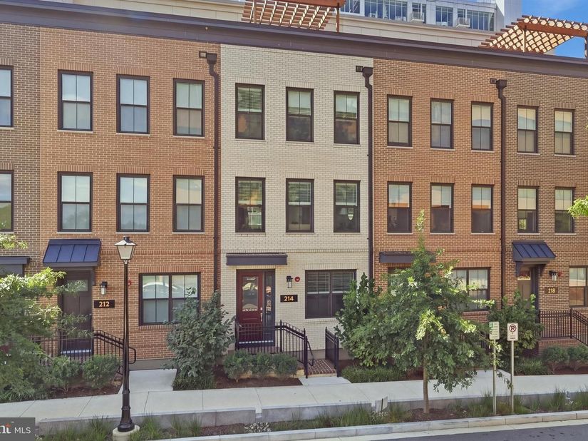 214 Canal Center Plz, Alexandria VA 22314