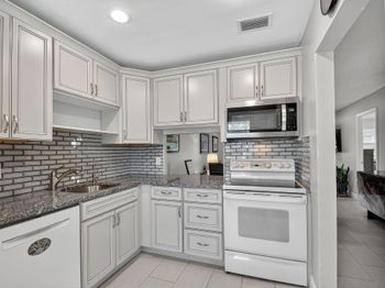 121 Lake Meryl Drive