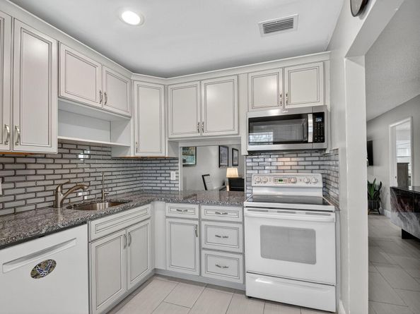 121 Lake Meryl Drive, West Palm Beach FL 33411