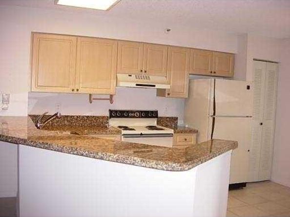 2205 S Cypress Bend Dr 307, Pompano Beach FL 33069