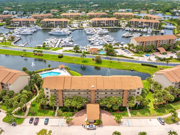 601 Seafarer Circle 104, Jupiter FL 33477