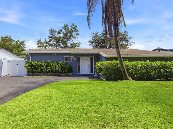 6444 Oak Street, Hollywood FL 33024