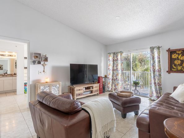 5031 Wiles Road 304, Coconut Creek FL 33073