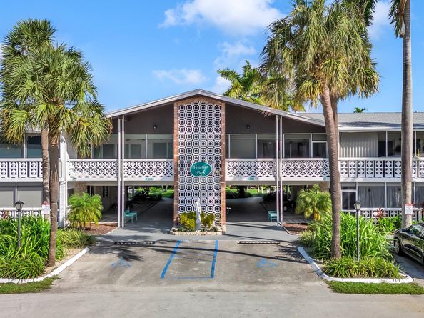 2151 NE 42nd Ct 204, Lighthouse Point FL 33064