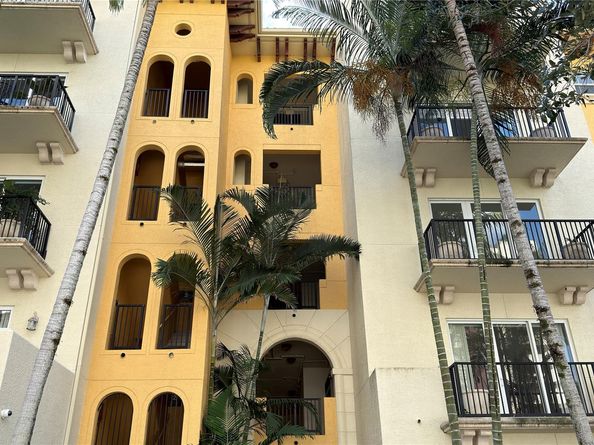 642 Valencia 305, Coral Gables FL 33134