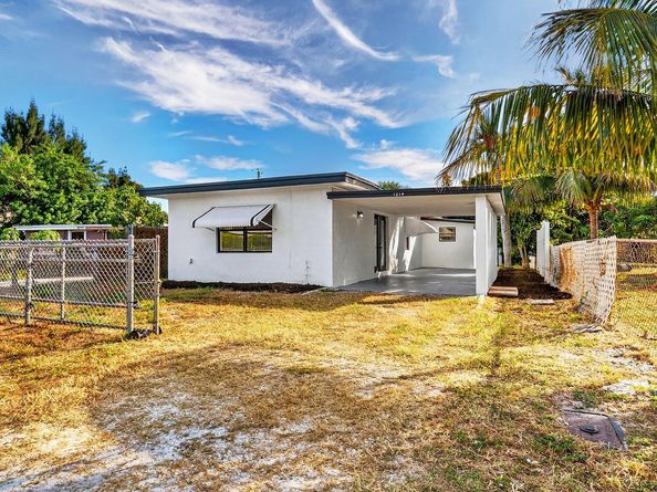 1214 Peak Rd, Lantana FL 33462