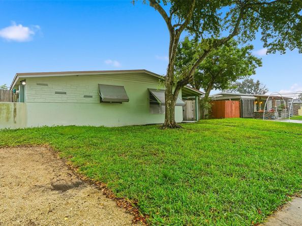 5711 SW 37th Ct, Davie FL 33314