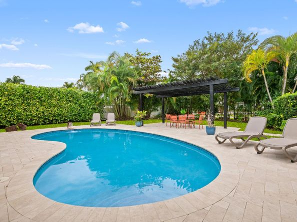 2711 Mayan Dr, Fort Lauderdale FL 33316