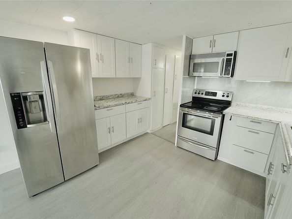 8520 SW 18th Ct, Davie FL 33324