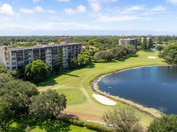 3300 W Rolling Hills Cir 704, Davie FL 33328