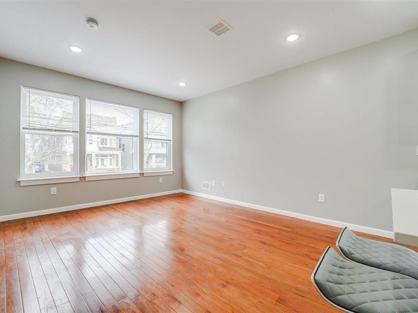 49 Wade St, Jersey City NJ 07305