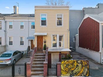 285 3rd St