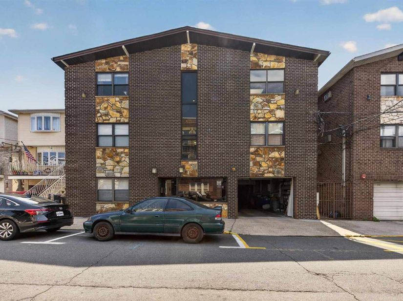 137 71st St 2B, Guttenberg NJ 07093