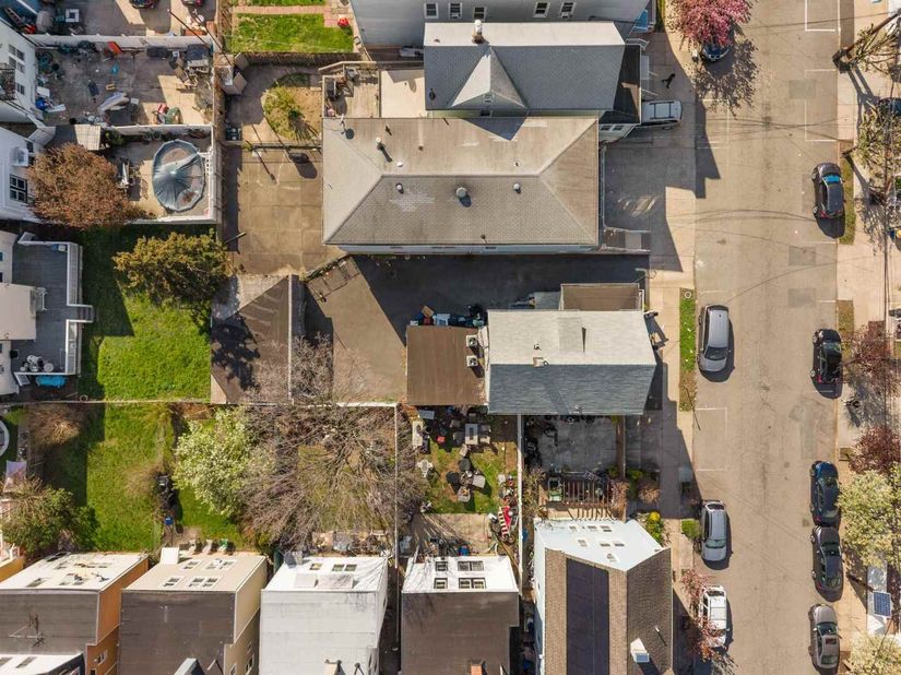 12 Juliette St, Bayonne NJ 07002