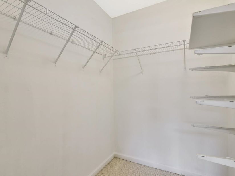 12 Alexander Ct, Jersey City NJ 07305