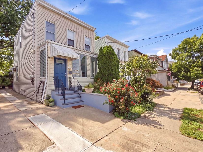 22 West 7th St, Bayonne NJ 07002