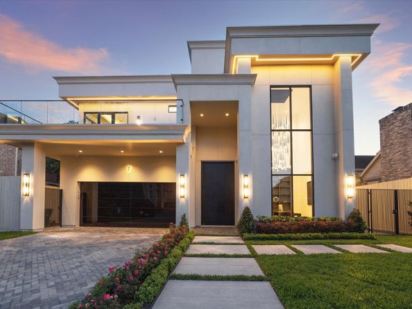 7 Lana Lane, Houston TX 77027