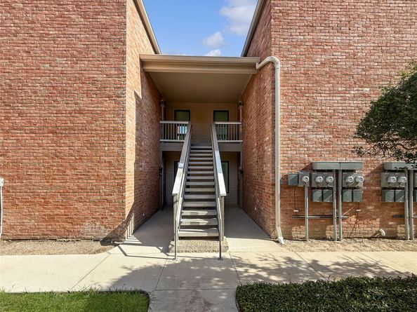 2829 Timmons Lane 209, Houston TX 77027