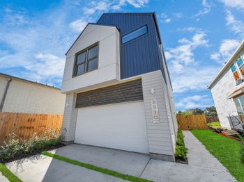 2210 Diagonal Lane