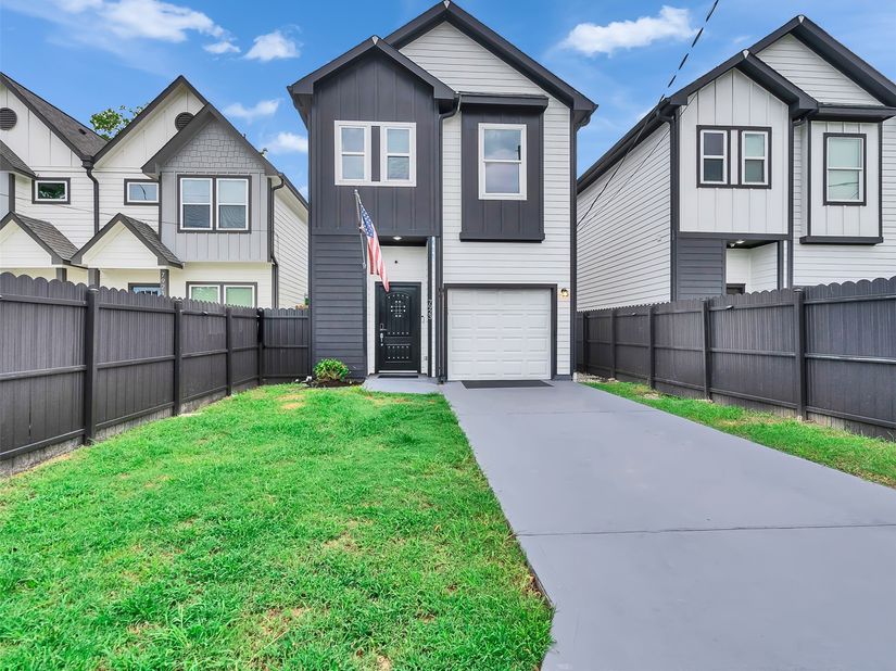 7923 Bonaire Street, Houston TX 77028