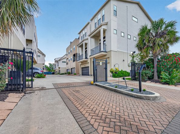 2611 Riverside Drive C, Houston TX 77004