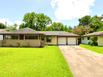 6923 Edgemoor Drive