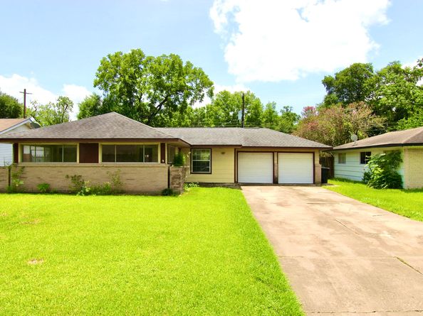 6923 Edgemoor Drive, Houston TX 77074