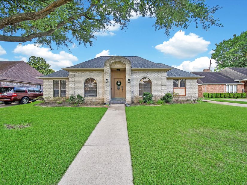 15319 Rio Plaza Drive, Houston TX 77083