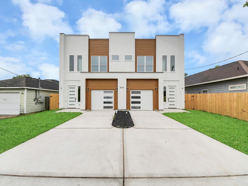 8206 Colonial Lane, Houston TX 77051