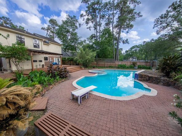 10 Featherfall Place, The Woodlands TX 77381