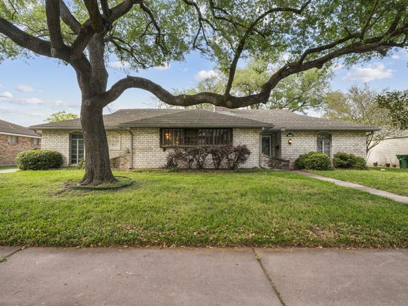 1019 Reseda Drive, Houston TX 77062
