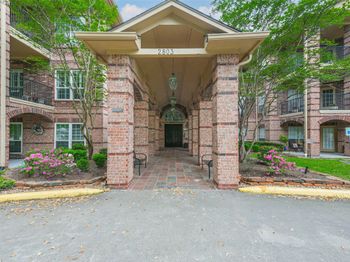 2803 Kings Crossing Drive