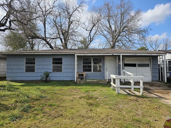 5410 Heron Drive, Houston TX 77033