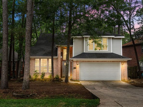 39 W Tallowberry Drive, The Woodlands TX 77381