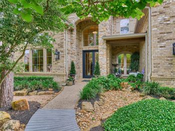 27 Knightsgate Circle