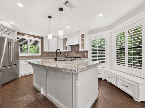 3 Hidden Deer Corner Court, The Woodlands TX 77381
