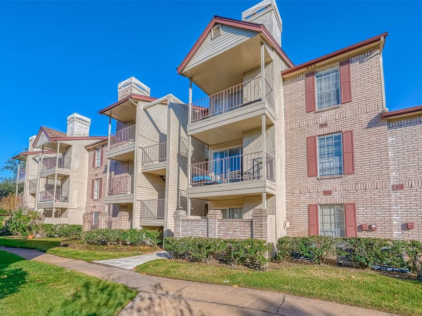 2120 El Paseo Street 2407, Houston TX 77054