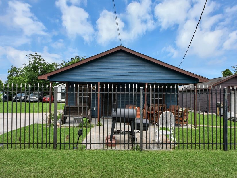 8227 Chadwick Street, Houston TX 77029