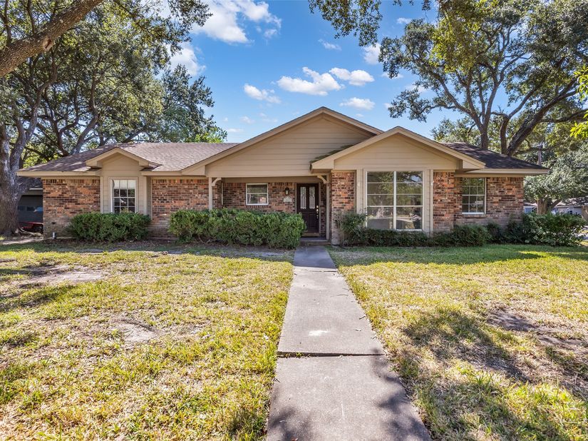 4633 Hummingbird Street, Houston TX 77035